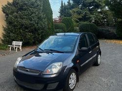 Grau Gebraucht 2007 Ford Fiesta Limousine | 2.000 €
