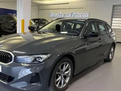 Grau Gebraucht 2023 BMW 318 Kombi | 31.700 € (Fairer Preis)
