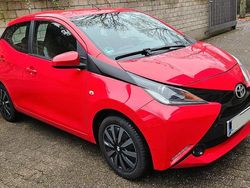 Rot Gebraucht 2015 Toyota Aygo X-play Kleinwagen | 6.390 € (Fairer Preis)