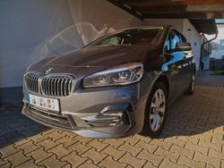 Grau Gebraucht 2022 BMW 218 Gran Tourer Luxury Line Van / Kleinbus | 21.900 € (Fairer Preis)