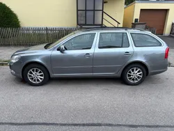 Grau Gebraucht 2012 Skoda Octavia Ambition Kombi | 5.750 € (Superpreis)