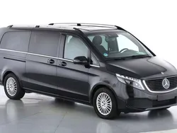 Obsidianschwarz metallic Gebraucht 2024 Mercedes EQV300 Avantgarde Van / Kleinbus | 57.490 € (Etwas zu teuer)