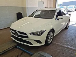 Weiß Gebraucht 2023 Mercedes CLA200 Shooting Brake Kombi | 31.480 € (Fairer Preis)
