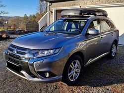 Grau Gebraucht 2018 Mitsubishi Outlander P-HEV SUV | 16.850 € (Fairer Preis)