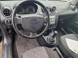 Grau Gebraucht 2004 Ford Fiesta Kleinwagen | 250 € (Superpreis)
