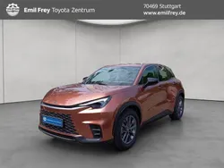 Rot Gebraucht 2025 Lexus LBX SUV | 32.790 €