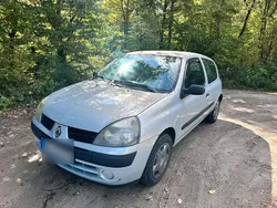 Grau Gebraucht 2004 Renault Clio II Limousine | 350 €