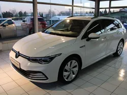 Pure white Gebraucht 2022 VW Golf VIII Style Kombi | 22.100 € (Etwas zu teuer)