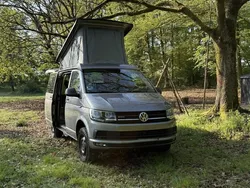 Beige Gebraucht 2016 VW T6 Van | 41.500 €