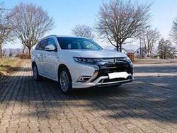 Weiß Gebraucht 2021 Mitsubishi Outlander P-HEV Plus SUV | 22.999 € (Guter Preis)