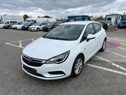 Weiß Gebraucht 2019 Opel Astra Business Limousine | 5.950 € (Fairer Preis)