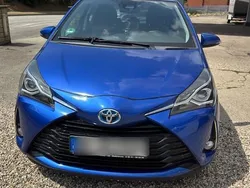 Blau Gebraucht 2017 Toyota Yaris Hybrid Kleinwagen | 10.800 € (Fairer Preis)