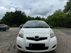 Weiß Gebraucht 2010 Toyota Yaris Cool Kleinwagen | 2.990 € (Guter Preis)