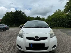 Weiß Gebraucht 2010 Toyota Yaris Cool Kleinwagen | 4.490 € (Etwas zu teuer)