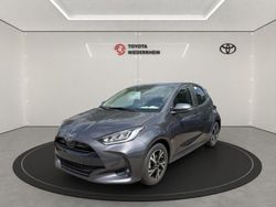Grau Gebraucht 2025 Toyota Yaris Hybrid Comfort Limousine | 28.890 € (Teuer)
