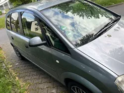 Grau Gebraucht 2005 Opel Meriva Essentia Van / Kleinbus | 1.200 € (Guter Preis)