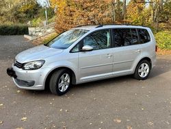 Silber Gebraucht 2011 VW Touran Comfortline Van / Kleinbus | 4.490 €