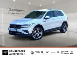 Weiß (pure white) Gebraucht 2023 VW Tiguan Life SUV | 33.990 € (Teuer)