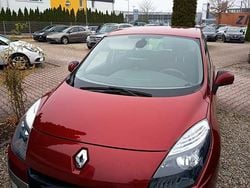 Rot Gebraucht 2010 Renault Scénic III Dynamique Van / Kleinbus | 3.200 € (Guter Preis)