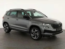 Graphite grau metallic Neu 2025 Skoda Karoq SportLine SUV | 40.595 € (Fairer Preis)