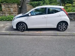 Weiß Gebraucht 2020 Toyota Aygo X-play Kleinwagen | 10.600 € (Fairer Preis)