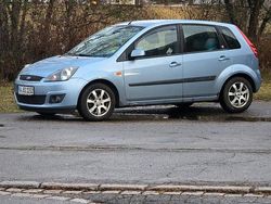 Blau Gebraucht 2006 Ford Fiesta Ghia Kleinwagen | 850 € (Fairer Preis)