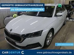 Moonweiss (metallic) Gebraucht 2022 Skoda Octavia Style Kombi | 19.167 € (Superpreis)