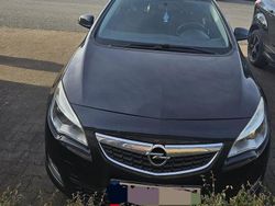 Schwarz Gebraucht 2011 Opel Astra Kleinwagen | 4.200 € (Fairer Preis)