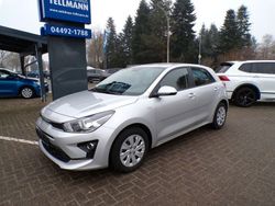 Silber Gebraucht 2023 Kia Rio Edition 7 Kleinwagen | 13.490 € (Fairer Preis)