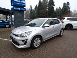 Silber Gebraucht 2023 Kia Rio Edition 7 Kleinwagen | 13.490 € (Fairer Preis)