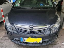 Schwarz Gebraucht 2016 Opel Zafira Tourer Van / Kleinbus | 10.000 € (Fairer Preis)