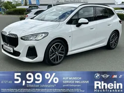 Weiß Gebraucht 2024 BMW 218 Active Tourer M Sport Van / Kleinbus | 32.190 € (Superpreis)