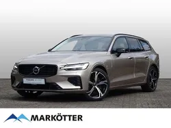 Grau Gebraucht 2024 Volvo V60 Plus Kombi | 44.890 € (Fairer Preis)