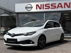 Schneeweiß Gebraucht 2019 Toyota Auris Hybrid Team Limousine | 17.490 € (Fairer Preis)
