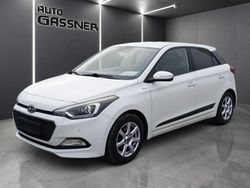 Weiß Gebraucht 2016 Hyundai i20 Style Limousine | 10.990 € (Etwas zu teuer)