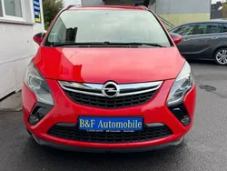 Rot Gebraucht 2015 Opel Zafira Tourer Edition Van / Kleinbus | 10.900 € (Etwas zu teuer)