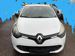 Weiß Gebraucht 2015 Renault Clio IV Kleinwagen | 3.900 €