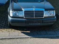 Schwarz Gebraucht 1993 Mercedes E220 Limousine | 5.999 €