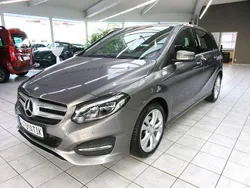 Grau Gebraucht 2016 Mercedes B200 Van / Kleinbus | 17.950 € (Fairer Preis)