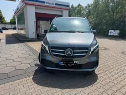 Grau Gebraucht 2020 Mercedes V300 Avantgarde Edition Van / Kleinbus | 55.000 €