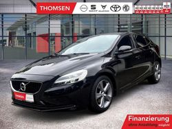 Schwarz metallic Gebraucht 2018 Volvo V40 Momentum Kombi | 15.985 € (Fairer Preis)
