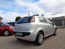 Grau Gebraucht 2011 Fiat Punto Evo Kleinwagen | 4.250 € (Fairer Preis)