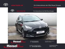 Schwarz Neu 2024 Toyota Yaris Hybrid Style Limousine | 26.960 € (Guter Preis)
