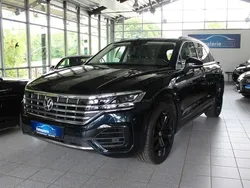 Moonlight blue metallic Gebraucht 2018 VW Touareg Atmosphere SUV | 39.900 € (Guter Preis)