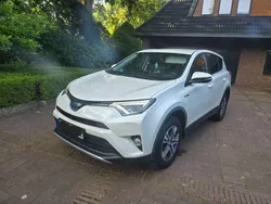 Weiß Gebraucht 2016 Toyota RAV4 Hybrid Comfort SUV | 15.900 € (Guter Preis)