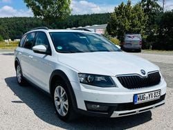 Weiß Gebraucht 2016 Skoda Octavia Scout Kombi | 9.800 € (Fairer Preis)