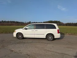 Weiß Gebraucht 2013 Chrysler Town & Country Van / Kleinbus | 9.999 €