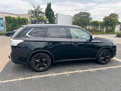 Schwarz Gebraucht 2015 Mitsubishi Outlander SUV | 8.000 €