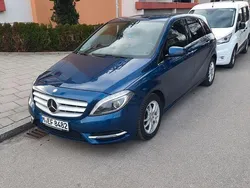 Blau Gebraucht 2013 Mercedes B180 Van / Kleinbus | 9.999 € (Fairer Preis)