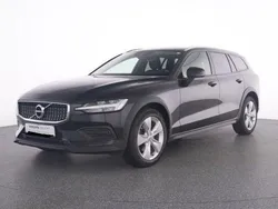 Onyx black (schwarz) Gebraucht 2022 Volvo V60 CC Kombi | 34.460 € (Fairer Preis)